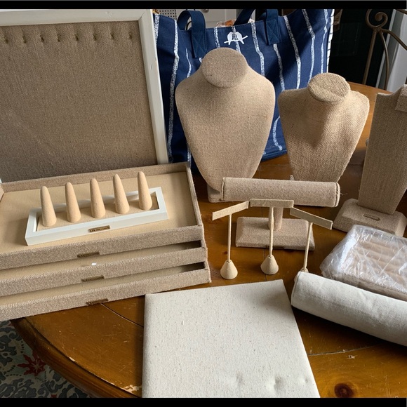 Chloe & Isabel Jewelry Display Set - Picture 1 of 2